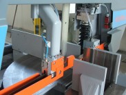 Metallbau - Maschinenausstattung: Abkantbiegepresse, Bandsägeautomat, Plasmaschneidanlage &